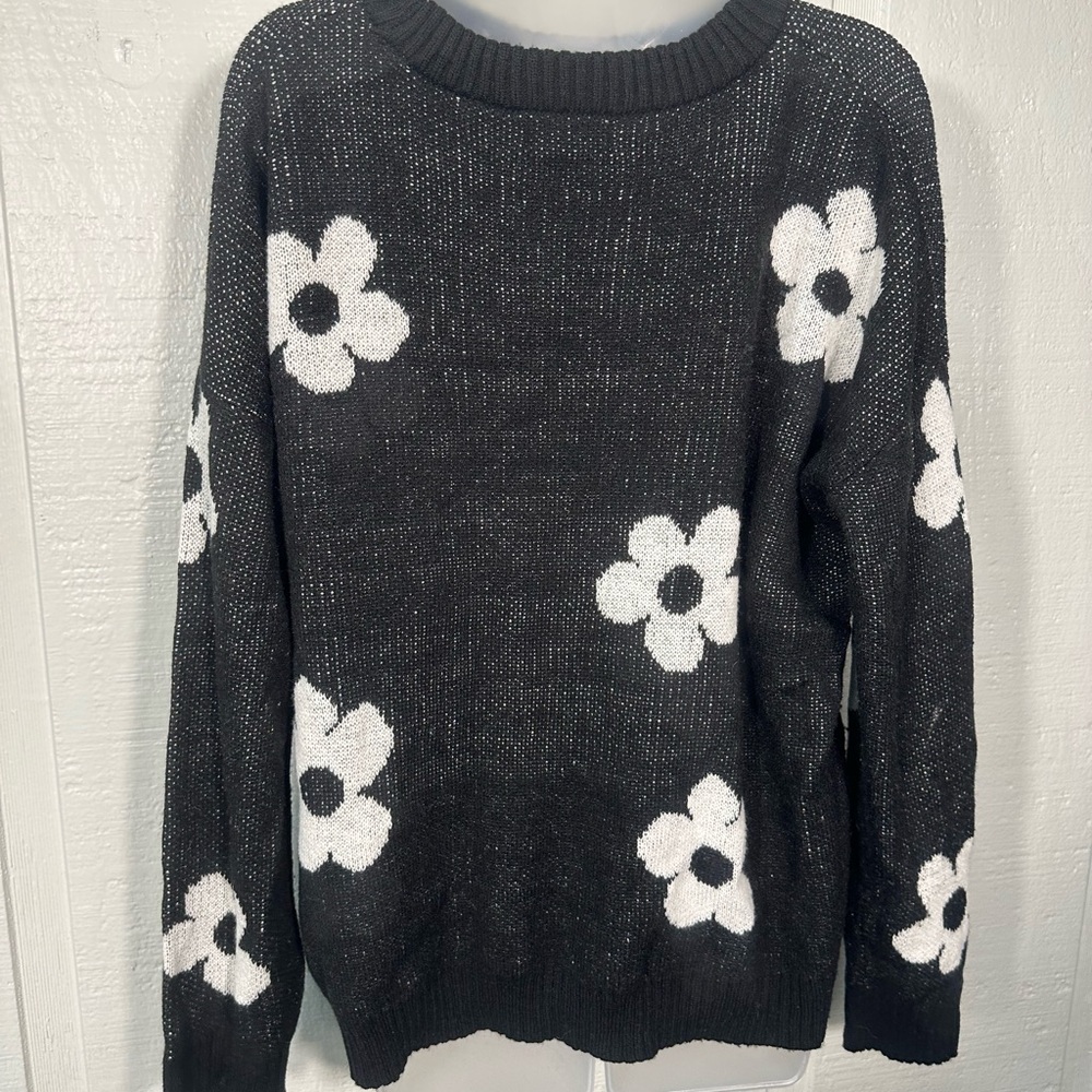 Just Polly Black and White Sweater Size Large EUC - Picture 5 of 6
